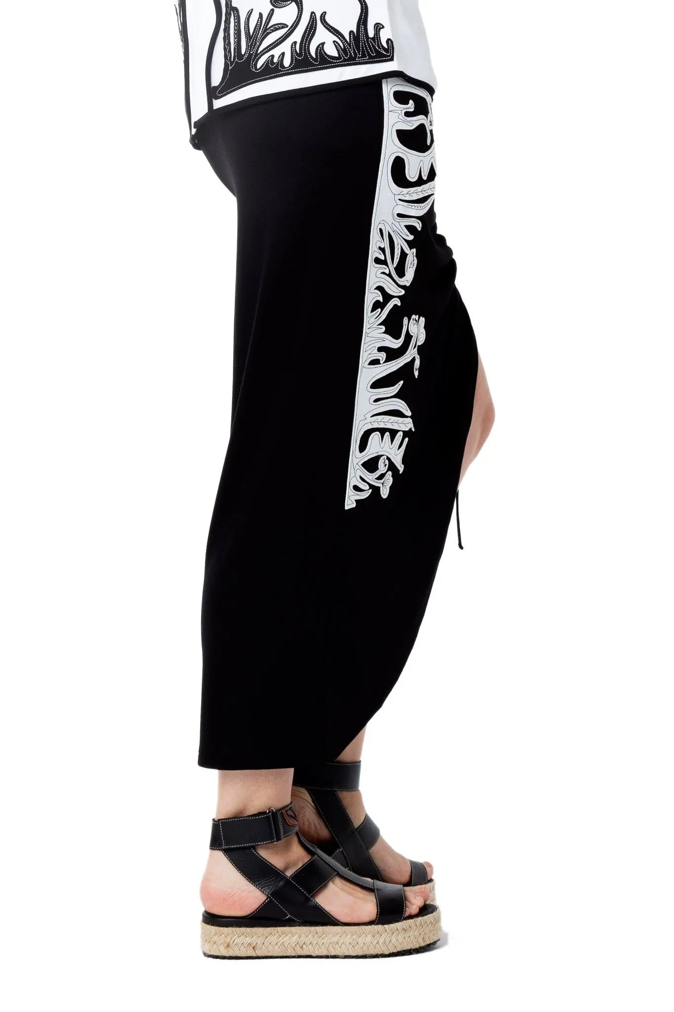 FALDA BLANCO Y NEGRO