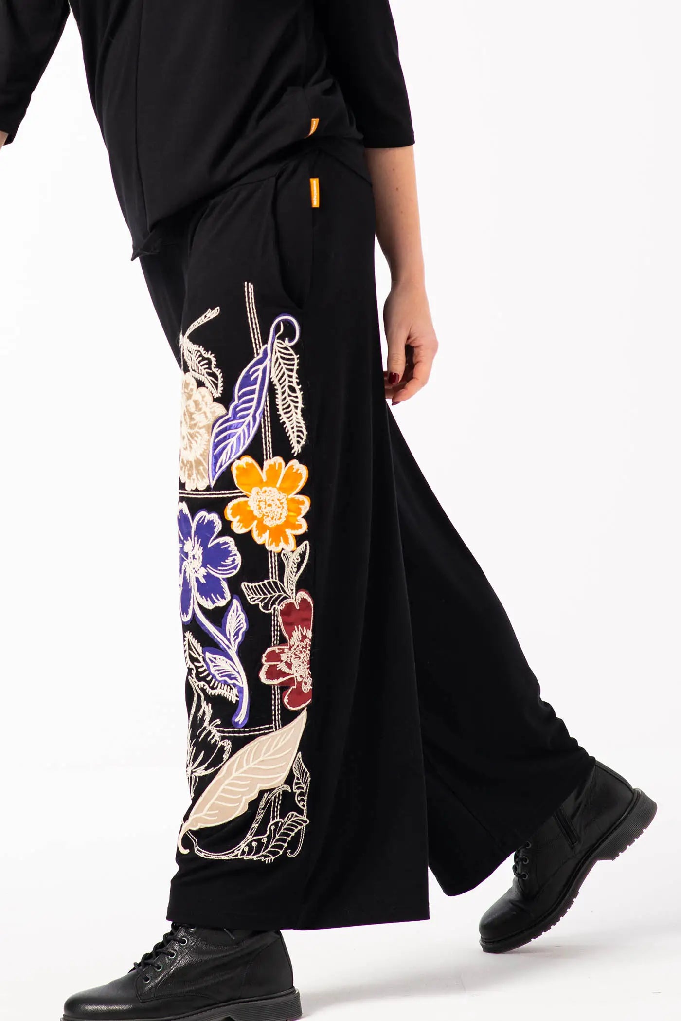 PANTALÓN ALTO RELIEVO